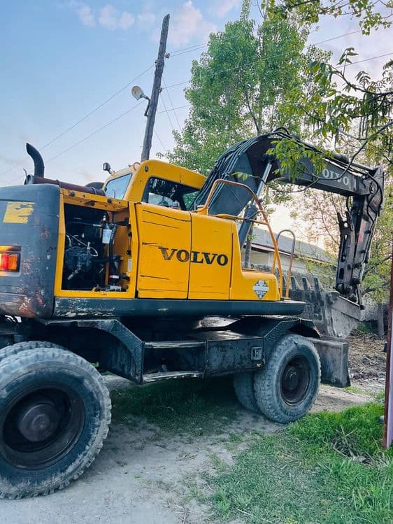 Ekskavator Volvo 130 — 4
