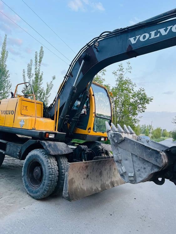 Ekskavator Volvo 130 — 5