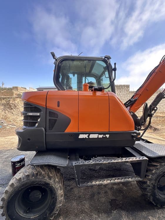Mini Ekskavator DEVELON DX65W-7 — 1