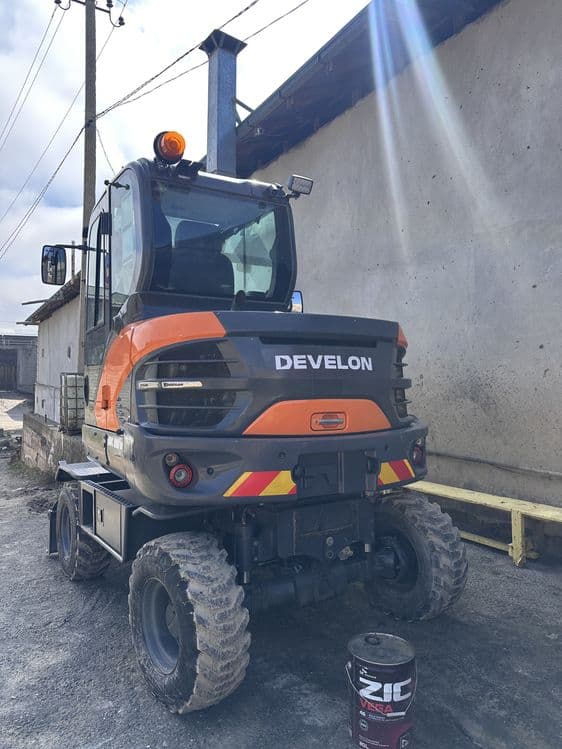 Mini Ekskavator DEVELON DX65W-7 — 3