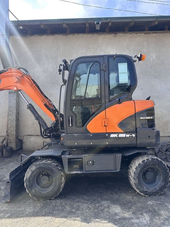 Mini Ekskavator DEVELON DX65W-7 — 4