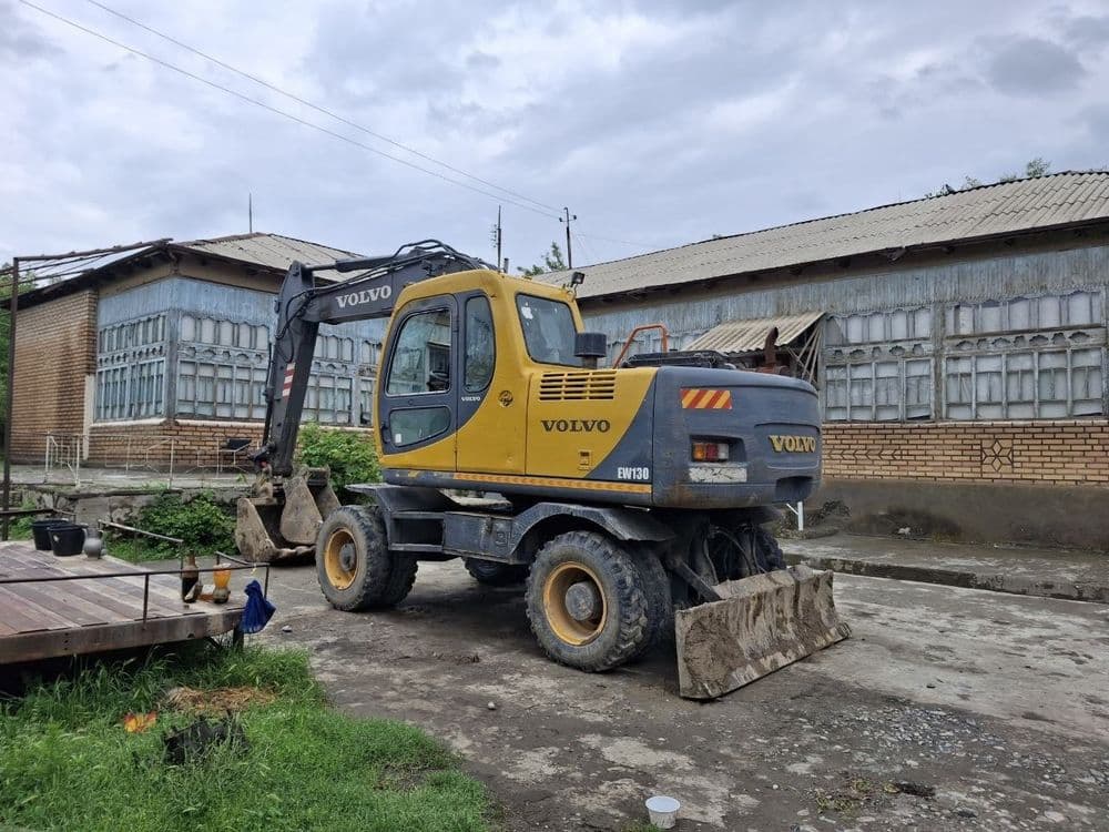 Volvo 130 Ekskavator — 1