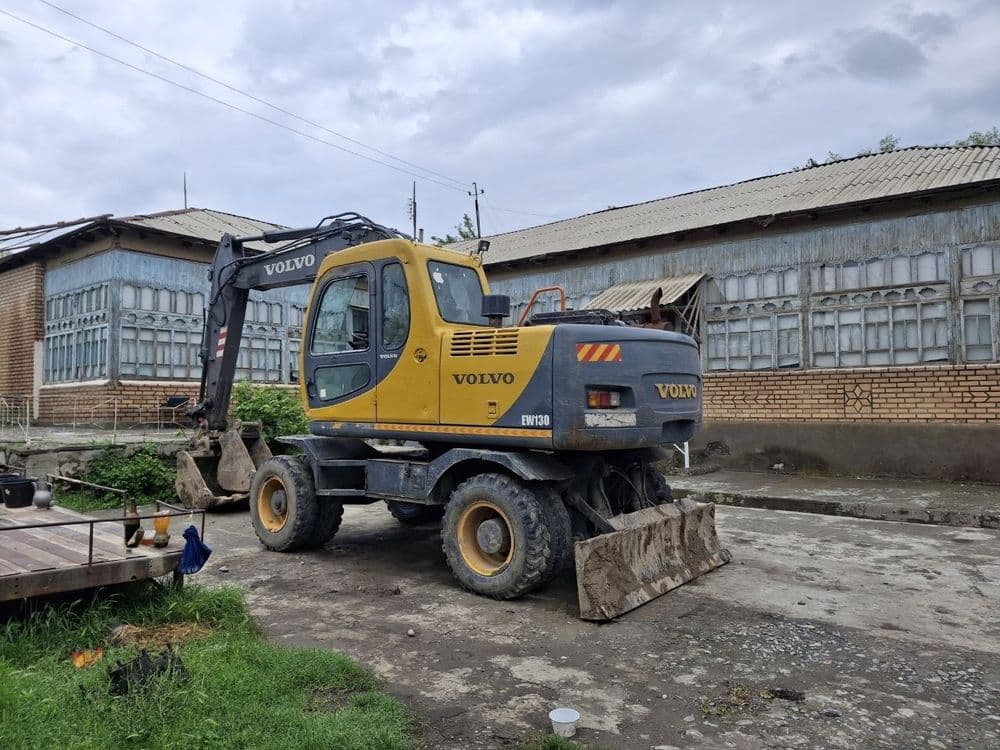Volvo 130 Ekskavator — 2