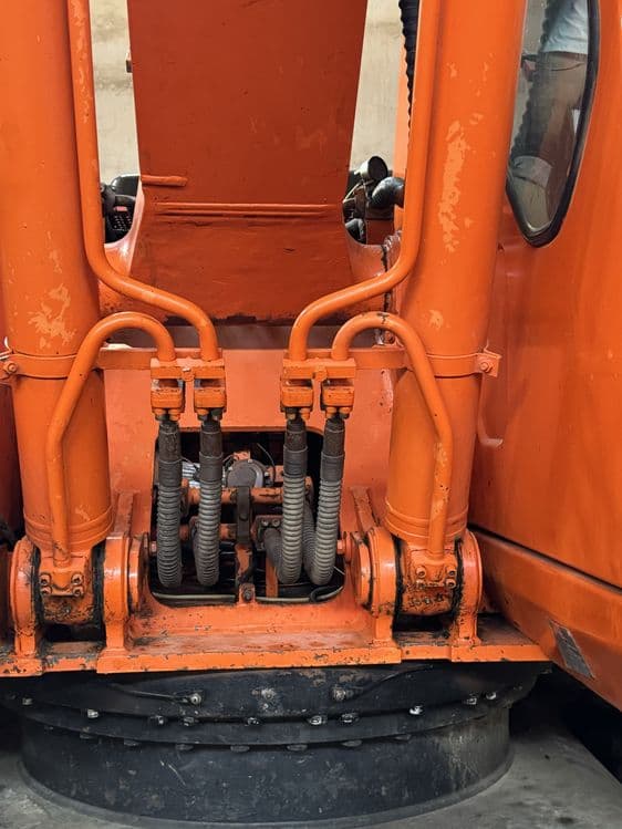 Doosan 225 LC ekskavator sotiladi — 3