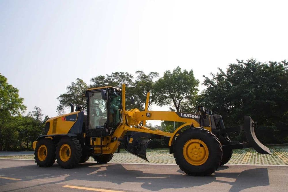 Грейдер 4WD + Отвал, Рыхлитель — 2