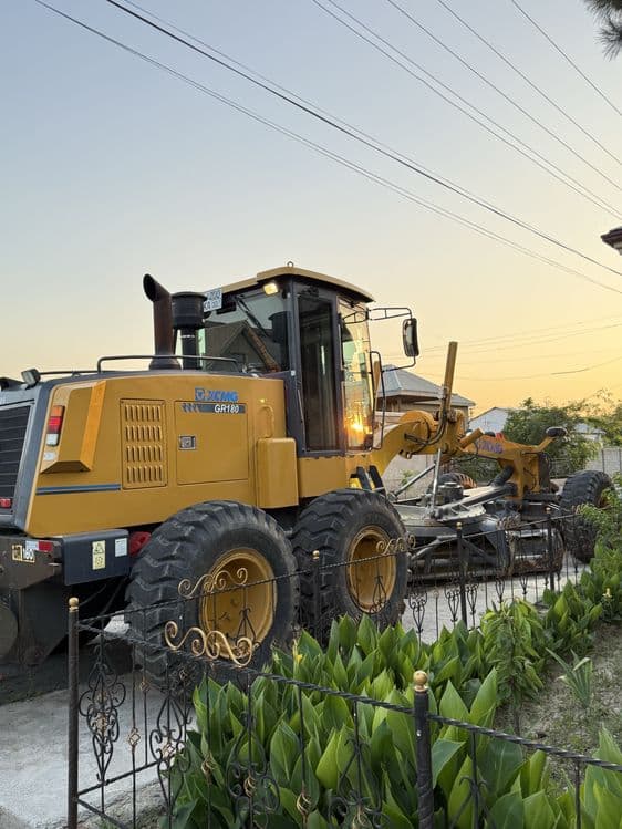 Greyder xcmg 180 — 3