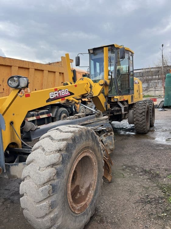 ГРЕЙДЕР XCMG 180GR 24 тн йил 2010 — 2