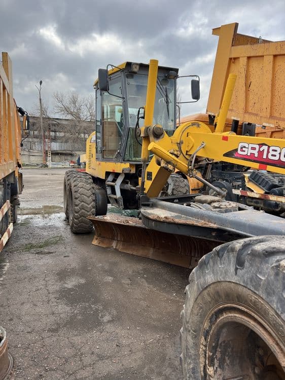 ГРЕЙДЕР XCMG 180GR 24 тн йил 2010 — 3