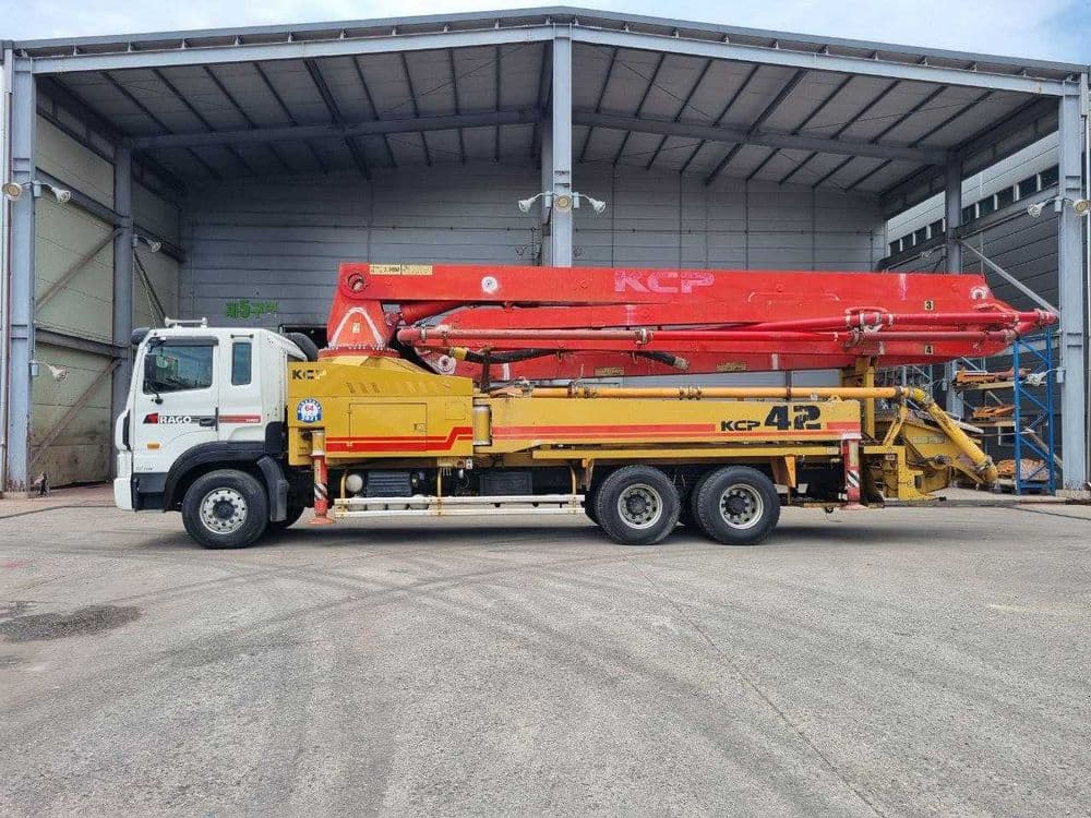Автобетононасос KCP42RX170 (42) на HYUNDAI TRAGO (сборка в Корее) — 3