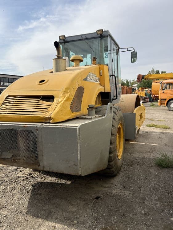 Katok sotiladi 20 tn  XCMG model X S 202.1 yili 2010 yil ishga tayor — 6