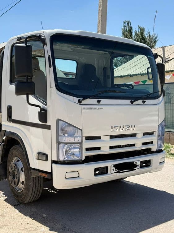 Isuzu vodavoz 2013 — 2