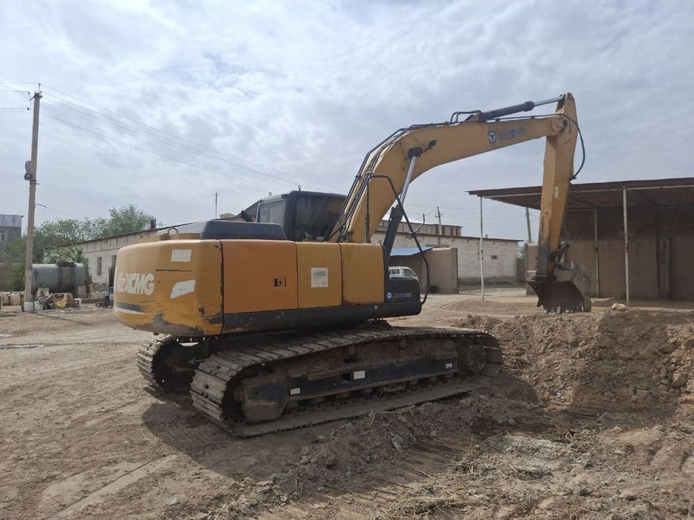 Экскаватор XCMG XE215cll. — 1
