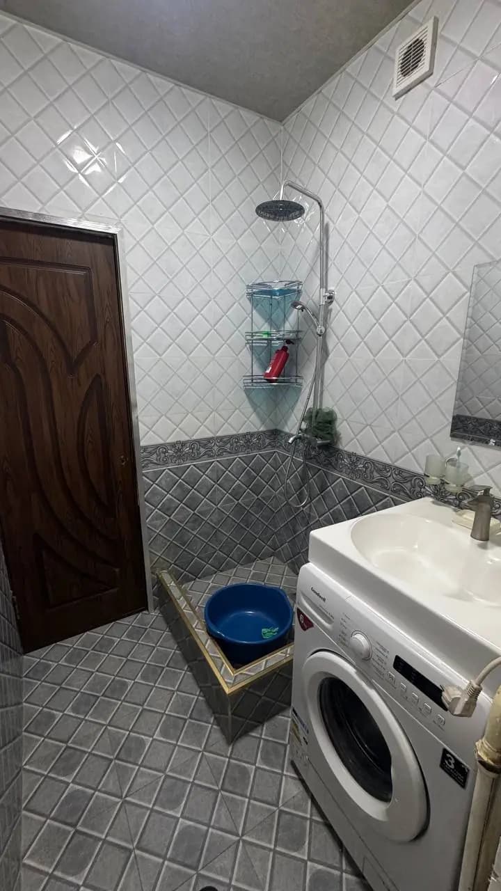 Продаётся квартира Чиланзар 19 1в2/1/4. Ор-р: Базарчик. — 2