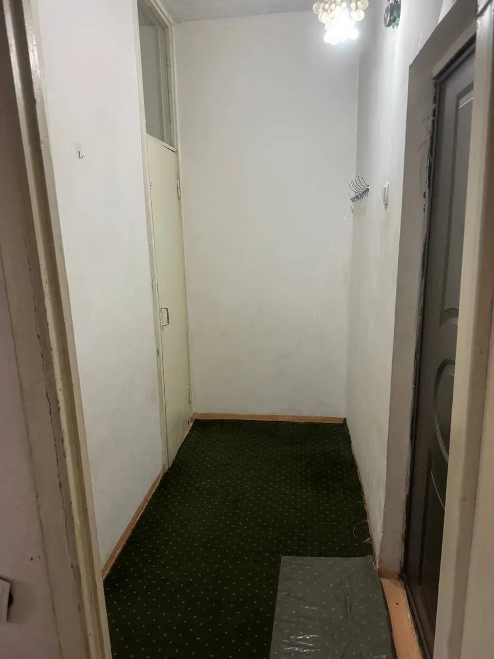 Продаётся квартира Юнсабад 4 квартал 1/2/4. Ориентир школа 220. — 1