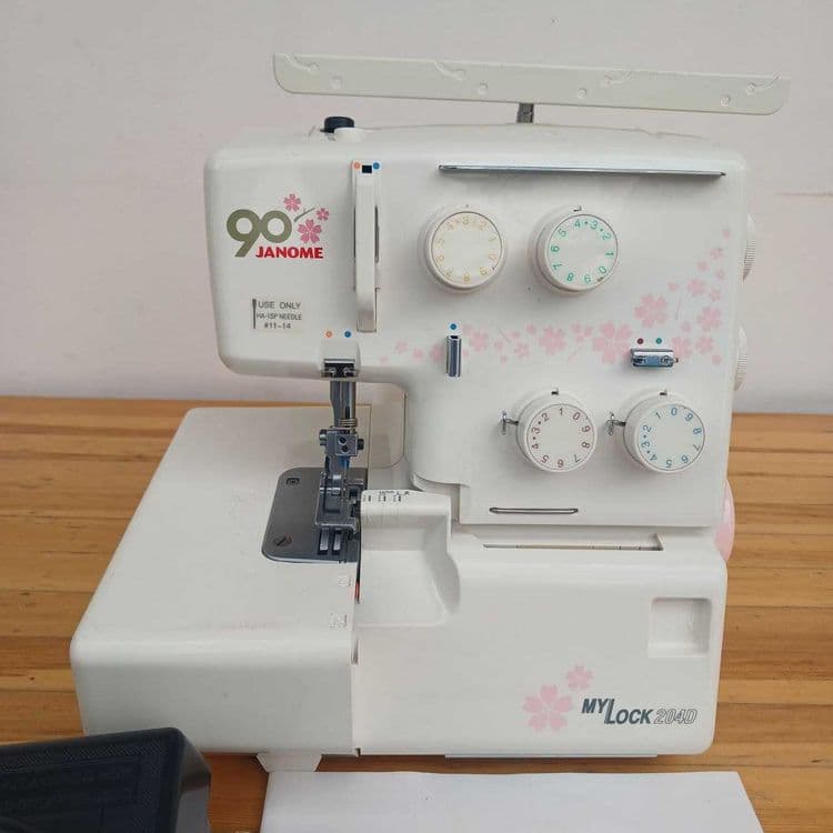 Janome 204D(Япония). Год гарантии/Металл/Комплект. — 9
