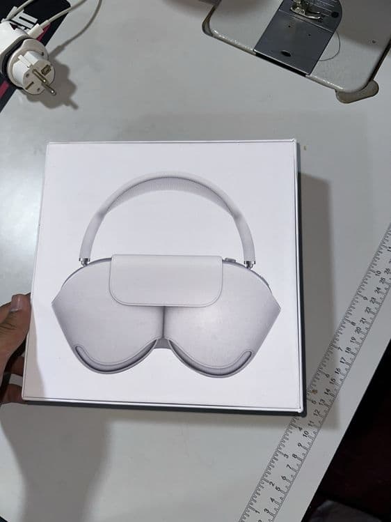 Air pods max. — 4