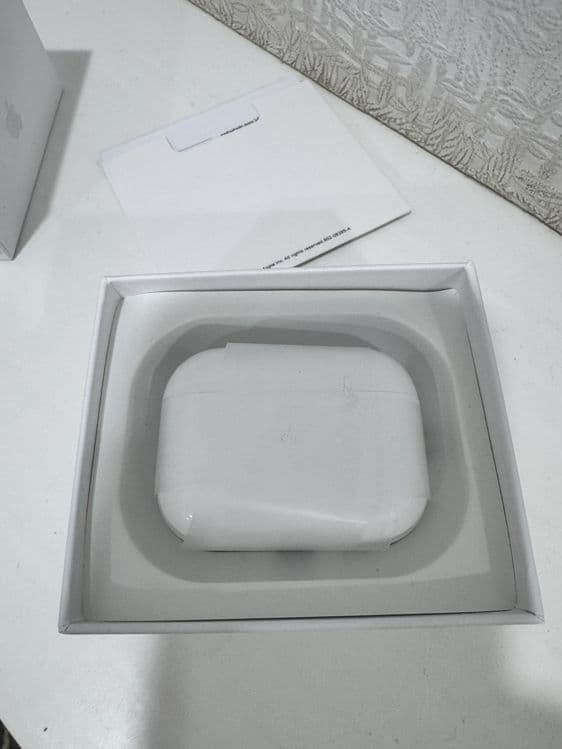 AirPods Pro 3    model: A3065  A3122 — 4