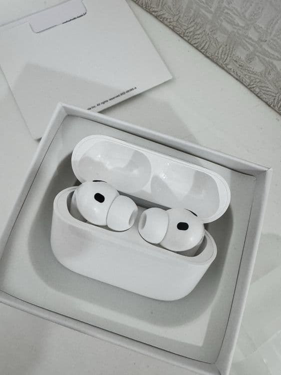 AirPods Pro 3    model: A3065  A3122 — 5