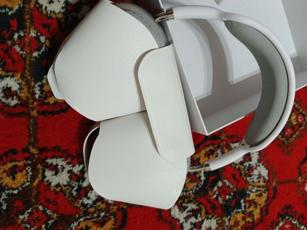 Airpods Max с кейсом  и есть usb кабель — 11