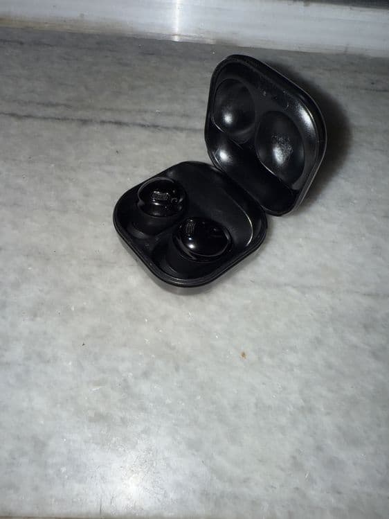 Galaxy buds pro ideal holatta — 3
