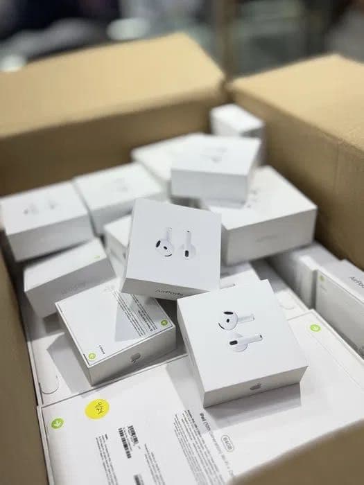 AirPods 4 • Максимальный комфорт и идеальный звук — 3