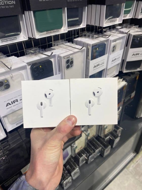 Новый Apple AirPods 4 and AirPods 4 anc • Наушники • — 3