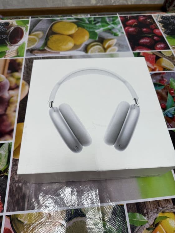 Airpods Max generation 1 — 2
