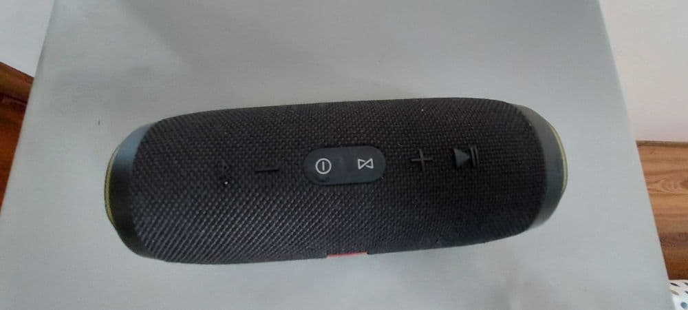 Продам Портативную колонку JBL CHARGE 3 — 2