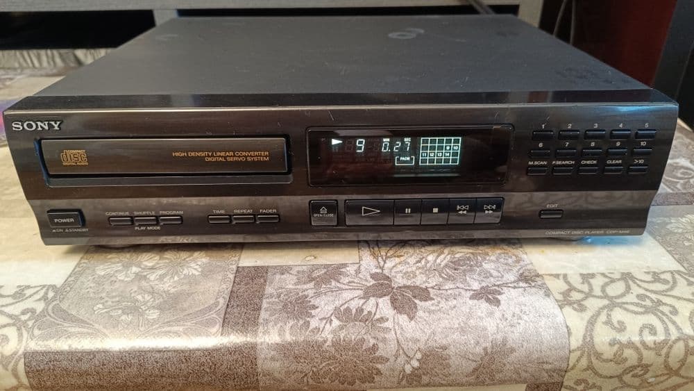 Sony CDP -M46 проигрыватель — 2