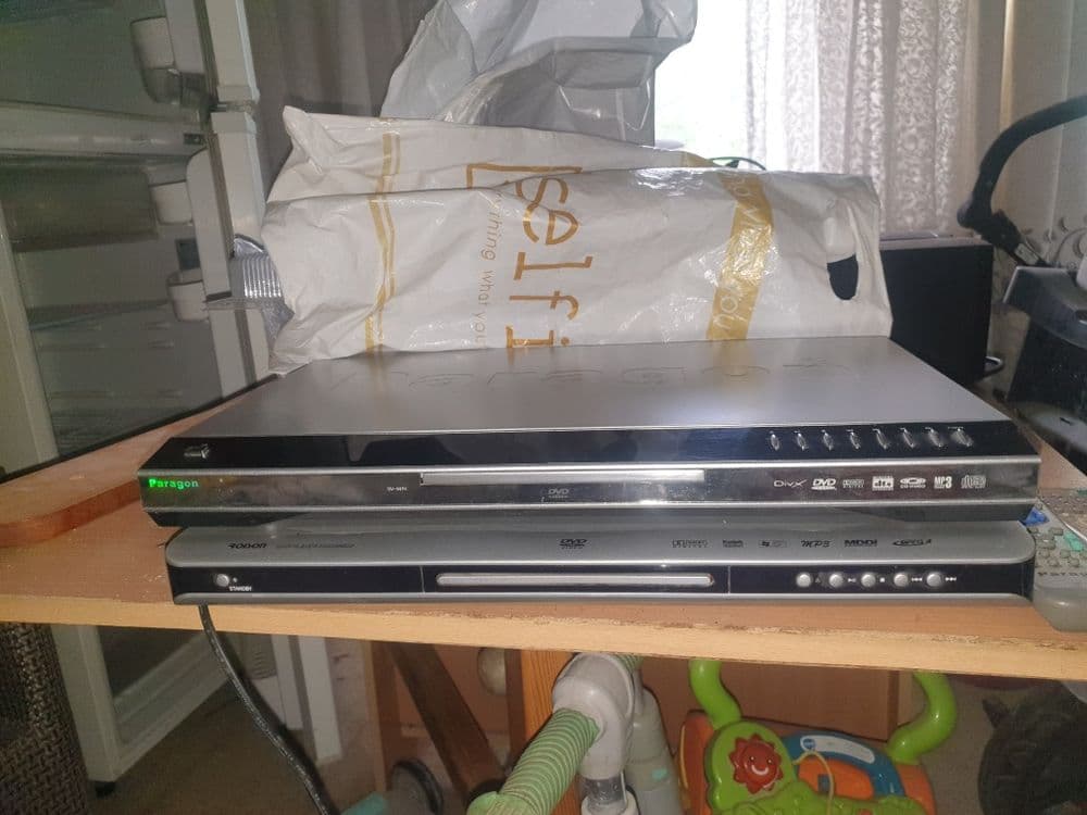 Продаются 2 DVD +500дисков ,фильмы+музыка — 9