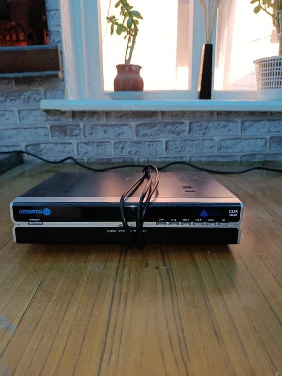 Тюнер digital TV состояние почти новый без пульта — 5