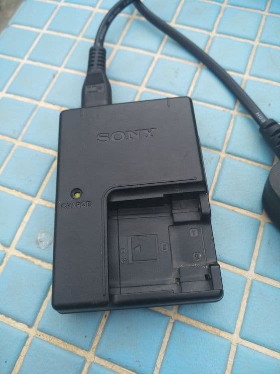 Зарядка для аккумуляторов видеокамеры Sony — 1