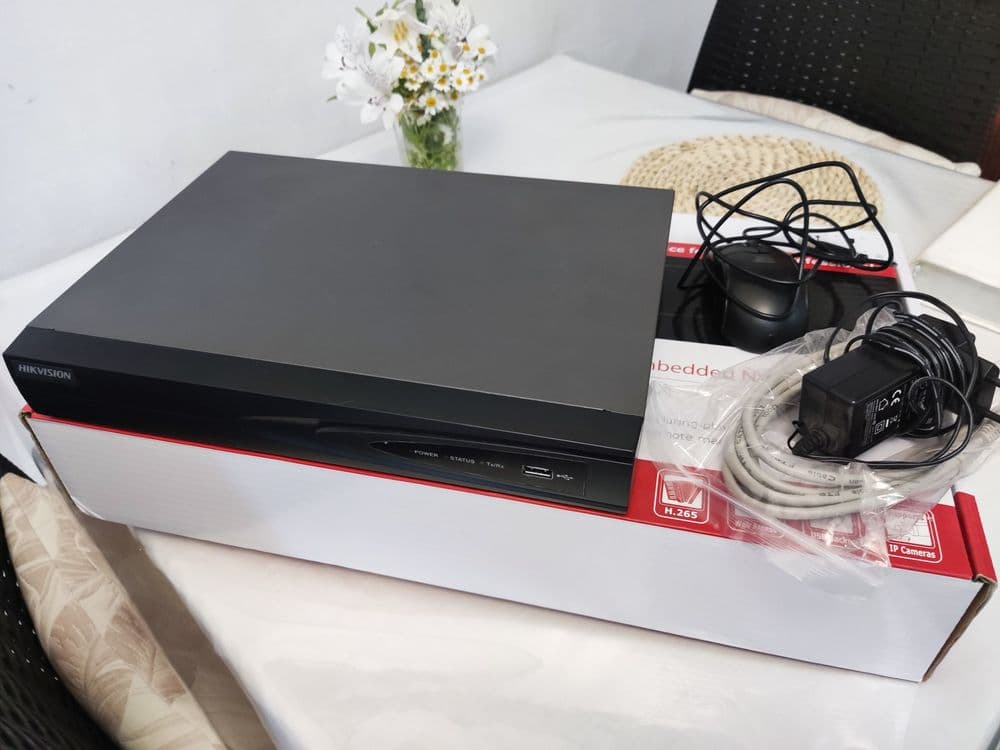 Видеорегистратор Hikvision DS-7604NI-Q1 — 2