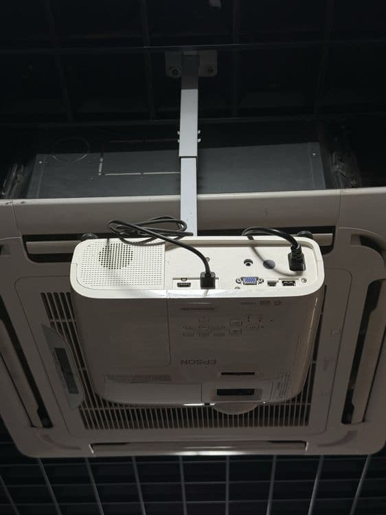 продаются Проектор Epson — 2