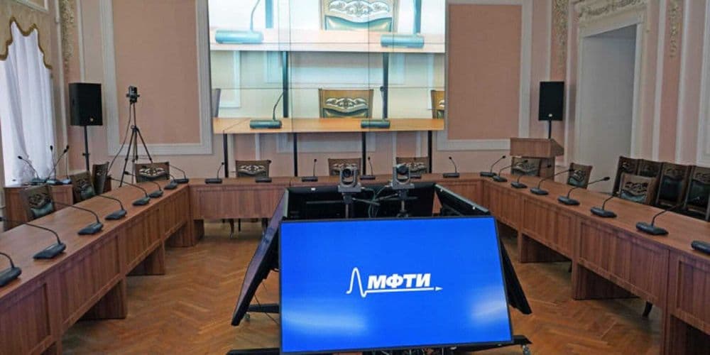 Видеоконференция, аудиоконференция, лингафонное оборудование. — 4