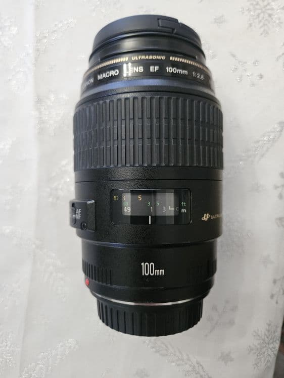 Canon EF 50 mm f/1.8 II Canon EF 100mm f/2.8 USM macro объектив
Canon — 1