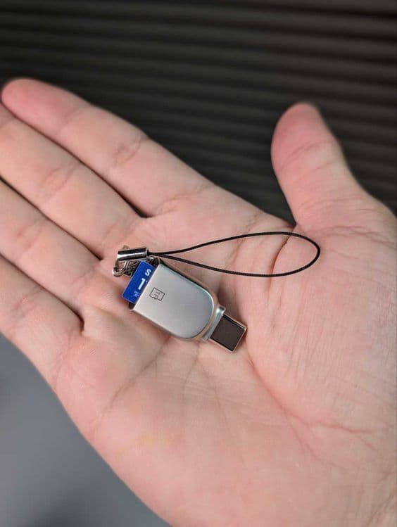 Ugreen Mini Type-C Card Reader fleshka — 3