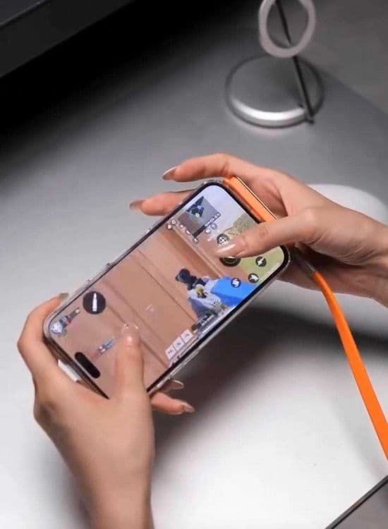 Кабель USB-C с мощностью 240 Вт и встроенной складной подставкой. — 4