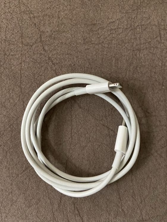 Iphone 13 pro  orginal cabel — 3