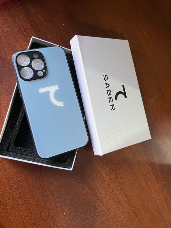 I phone 13 pro korpusi Saber logotibli, moviy rangda — 6