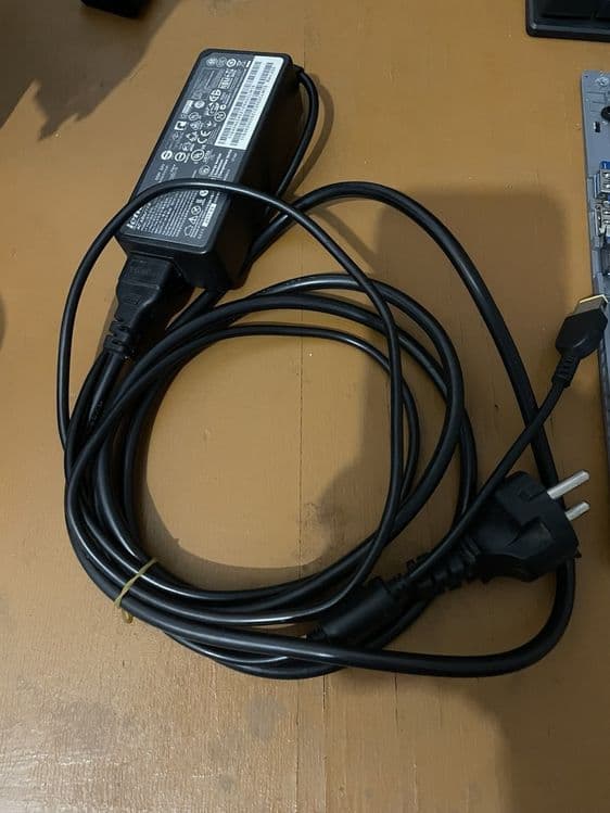 Продам блок питания для Lenovo IdealPad Flex 15 — 2