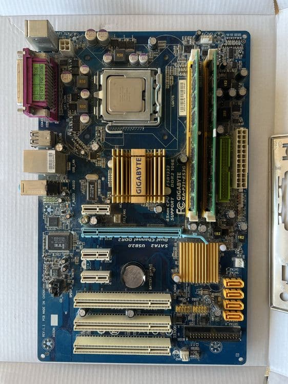 Gigabyte P31 + DDR2 4GB + Intel E5200 + БП 550 W — 1