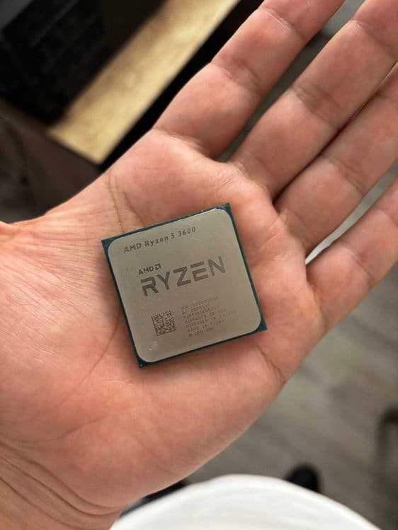 Продаётся AMD Ryzen 5 3600 с боксовым кулером AMD — 1