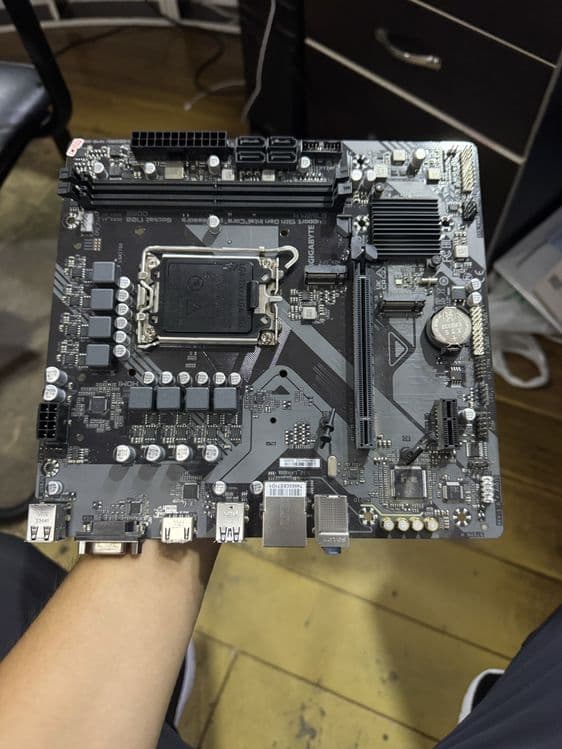 Материнский плата B760M gigabyte Ddr5 — 7