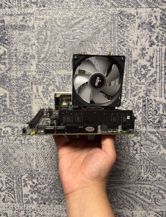 Esonic H110DA M.2 Porti bor I5-7500 DDR4 8gb coller — 2
