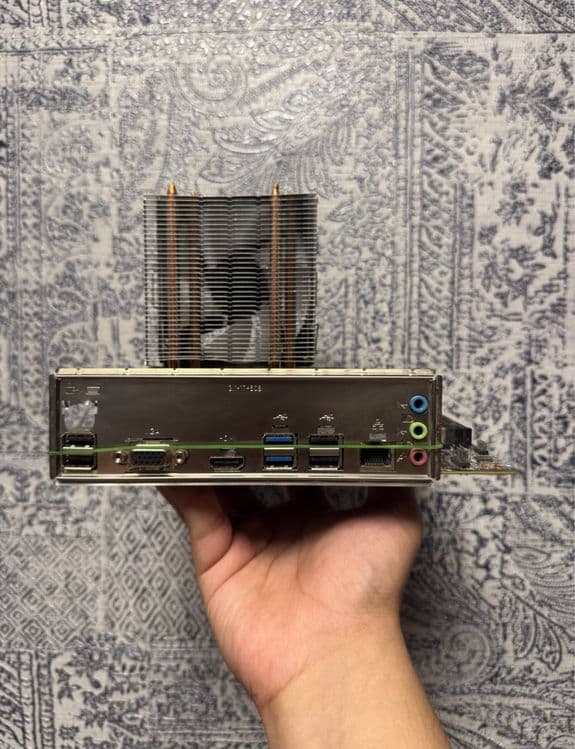 Esonic H110DA M.2 Porti bor I5-7500 DDR4 8gb coller — 3