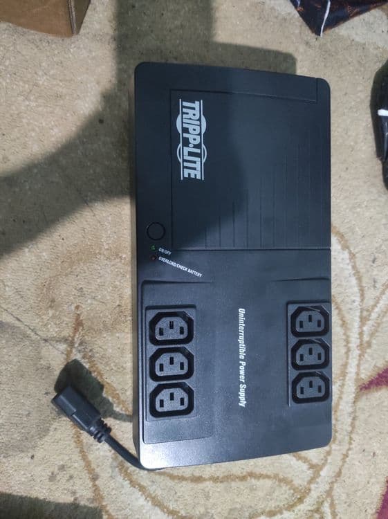 Tripp Lite AVRX seriyali (AVRX550UD yoki AVRX550U modelli) liniyali-in — 2