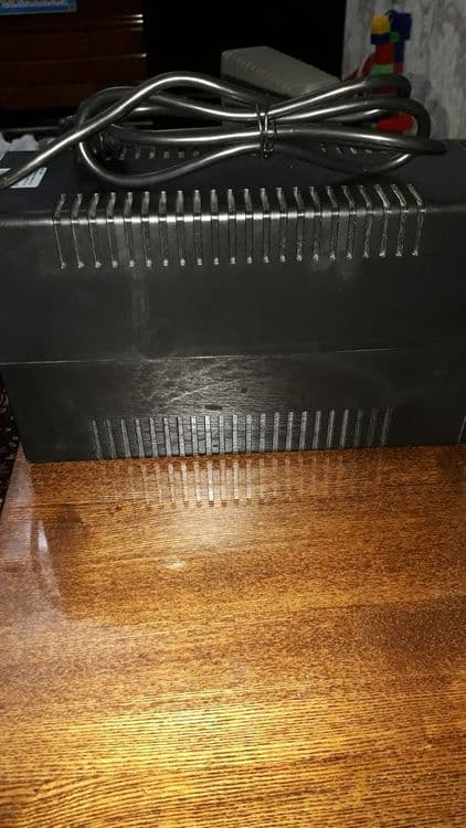Источник бесперебойного  питания ups  2000  v — 4