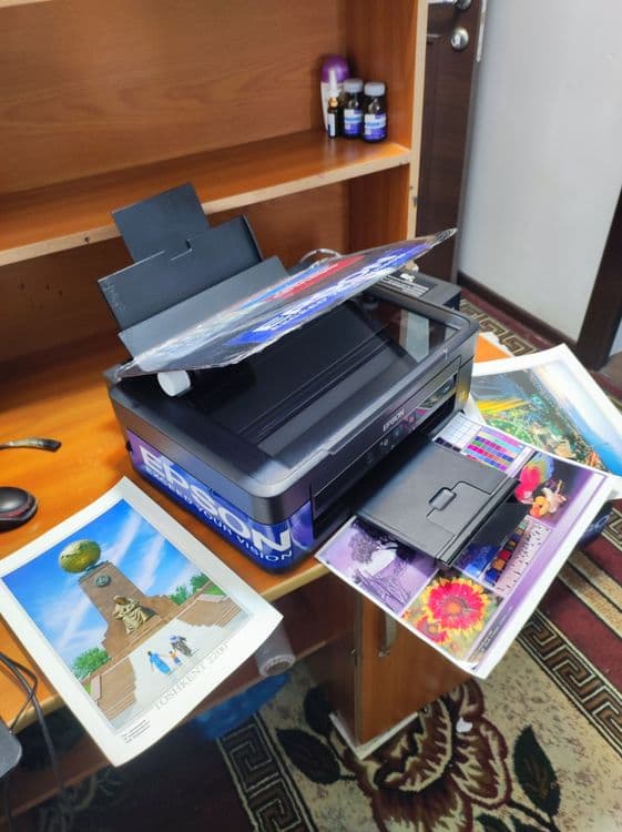 Epson 3 tasi birda juda tezkor aparat wi_fi bor simsiz ishlidi. Idial — 3