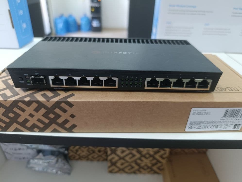 Mikrotik RB4011  marshuzator — 4
